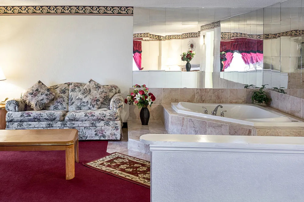 Econo Lodge South