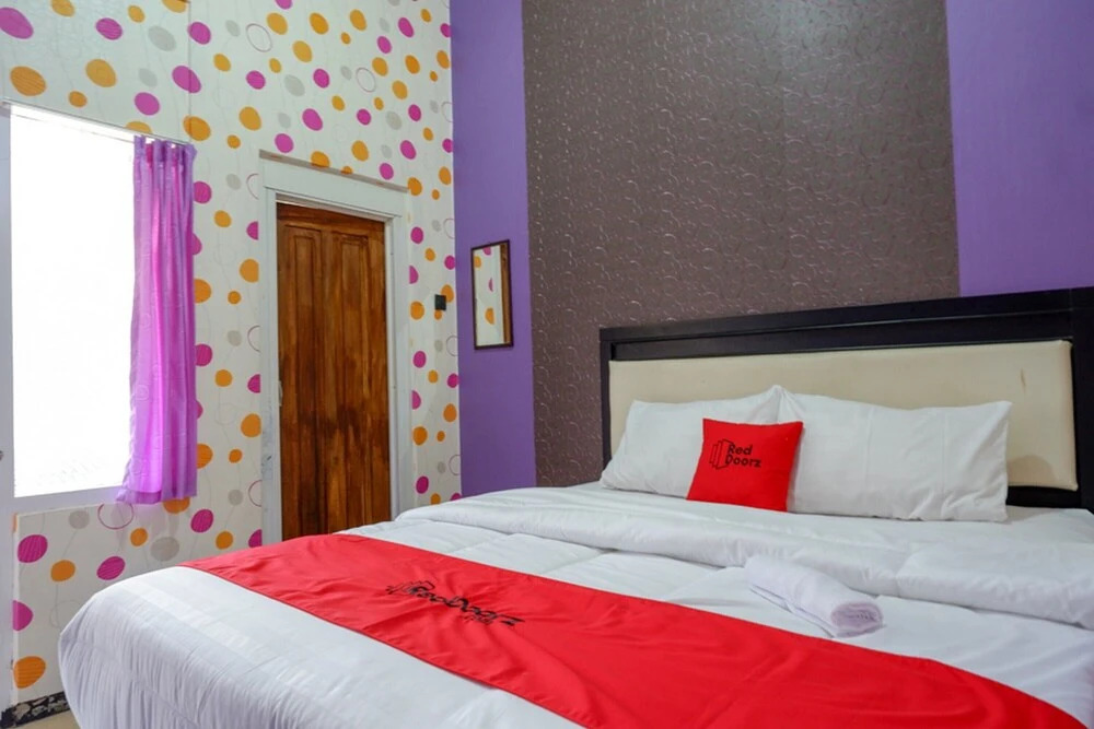 Ungu National Hotel by RedDoorz