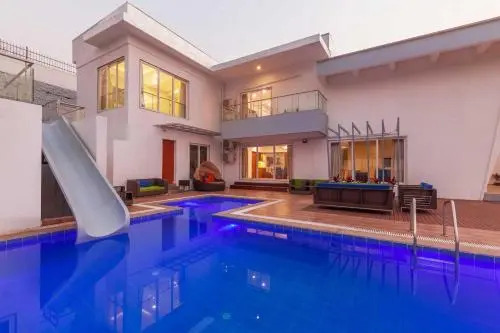 StayVistas White Pebbles - A Villa with Theater Room & Swimming Pool