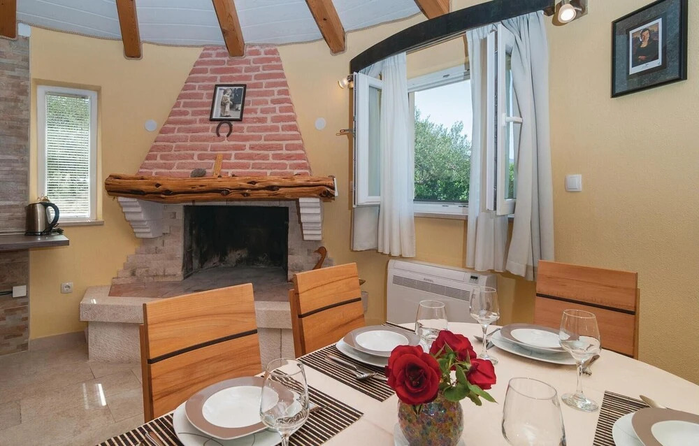 Gorgeous Home In Postira