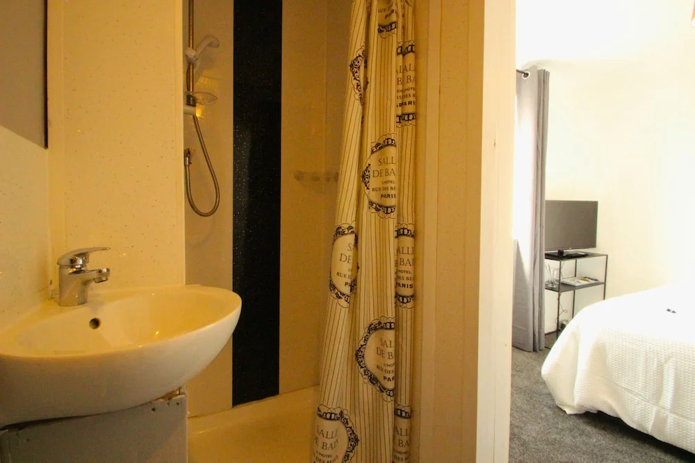 OYO Hotel 33