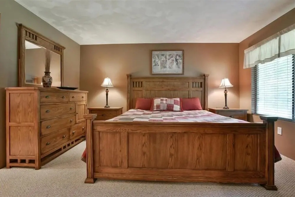 Seven Springs 2 Bedrooms Premium Condo, fireplace and a view by RedAwning