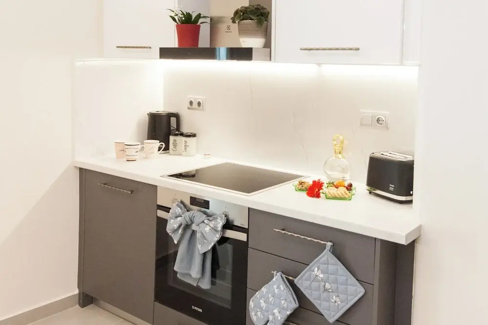 Pireas Jewel New Design Apt w Backyard