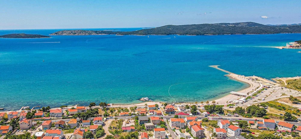 Nice Apartment in Brodarica With Wifi and 2 Bedrooms