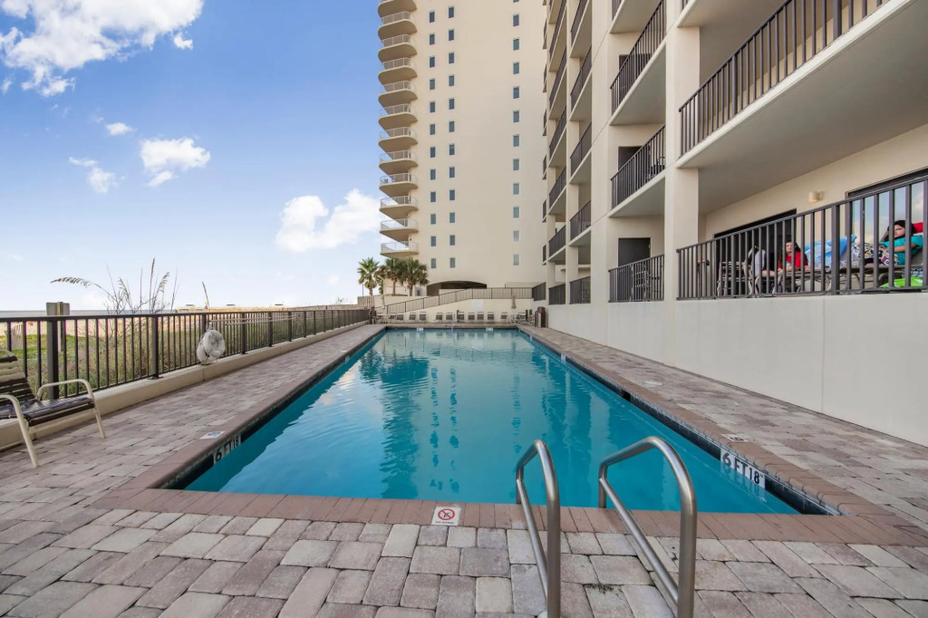 Beachfront condo with wraparound balcony & pools