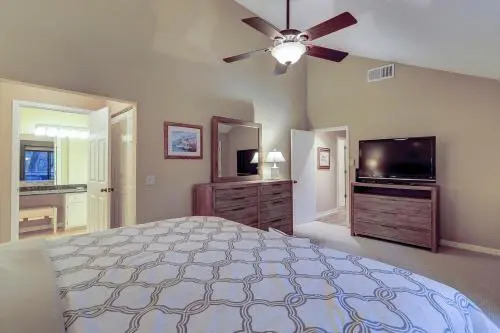 2372 Racquet Club