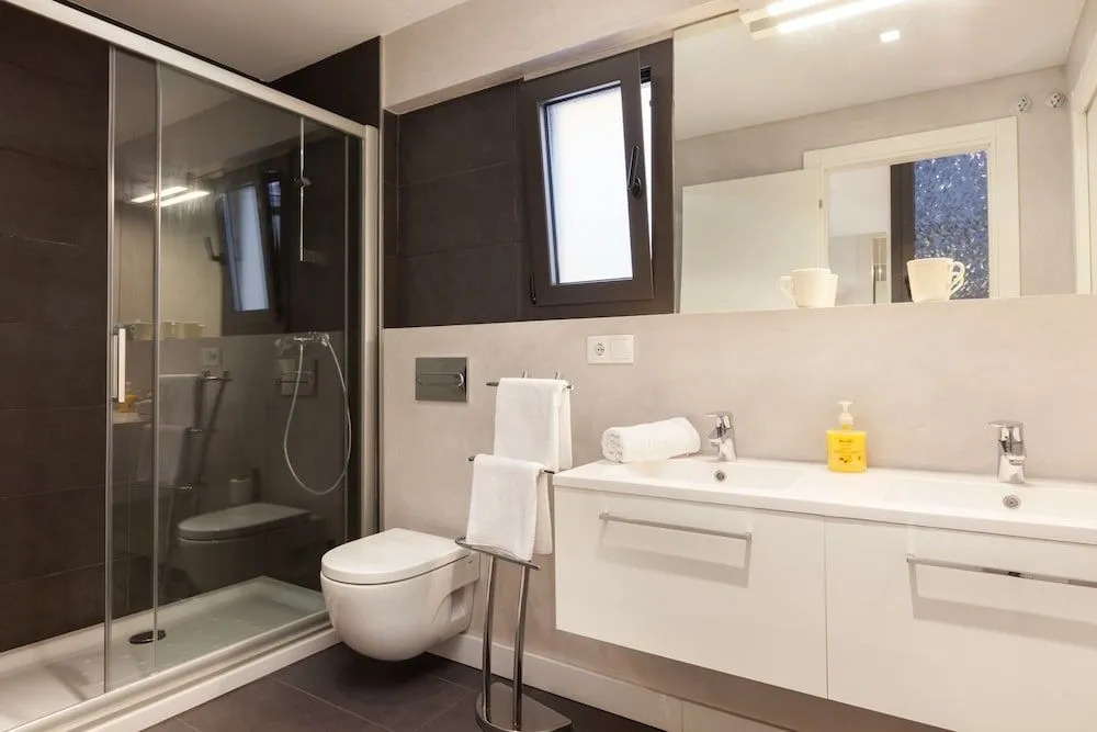 Akira Flats Urgell Apartment