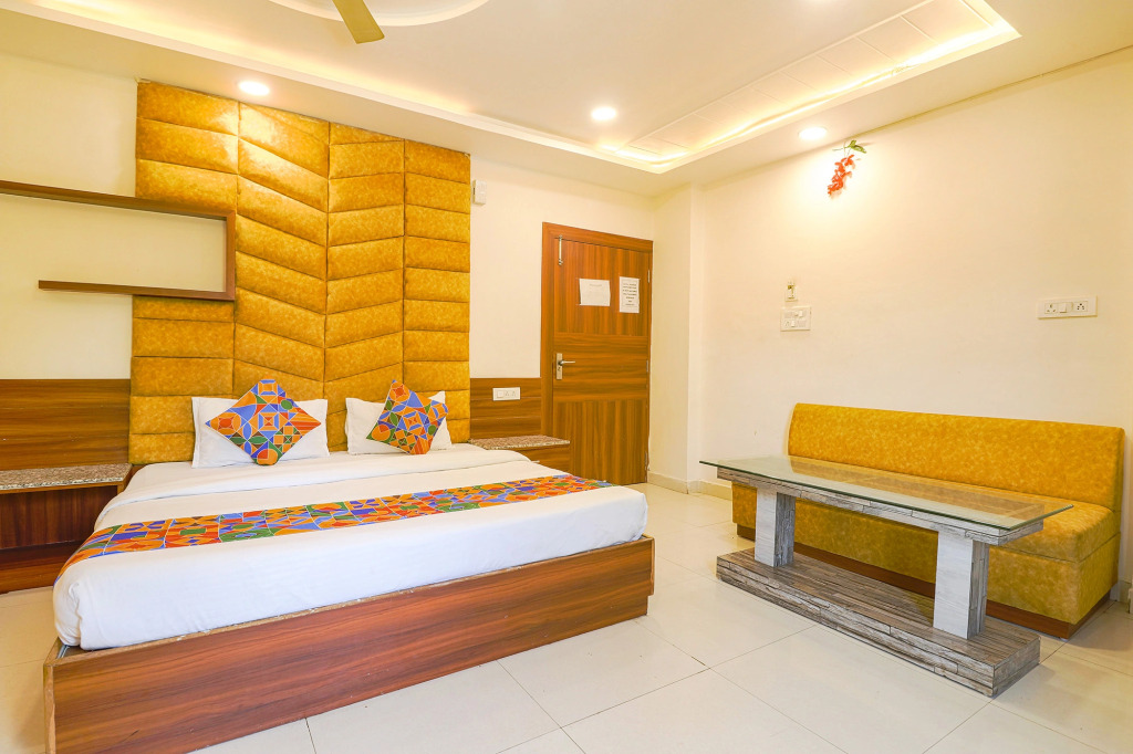 FabHotel Royal Aanandam