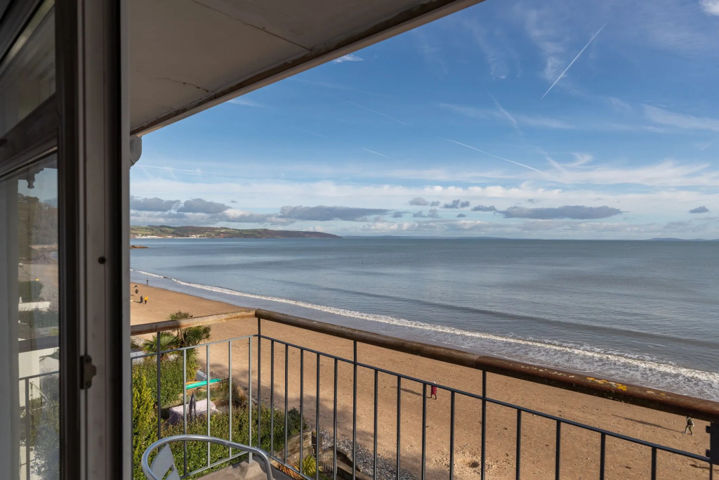 On The Beach - Direct Beach Access Sea Views