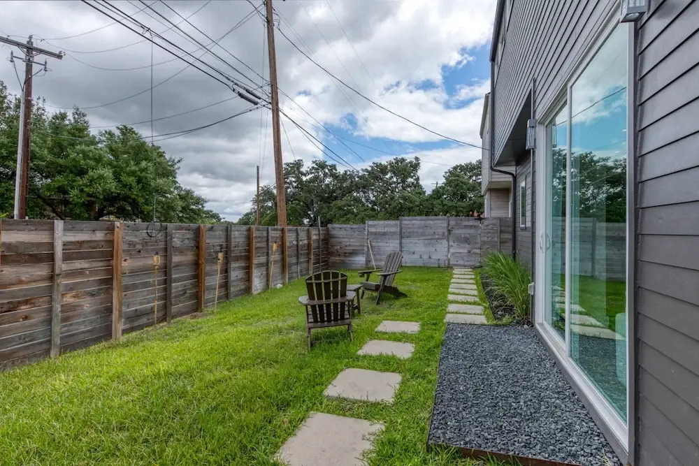 2 Homes in 1! Centrally Located Near Soco