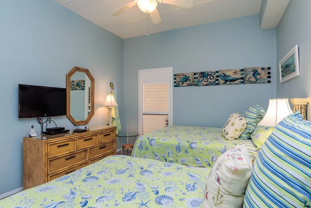 New Listing! 12th-floor Penthouse W/ Pools & Gym 2 Bedroom Condo