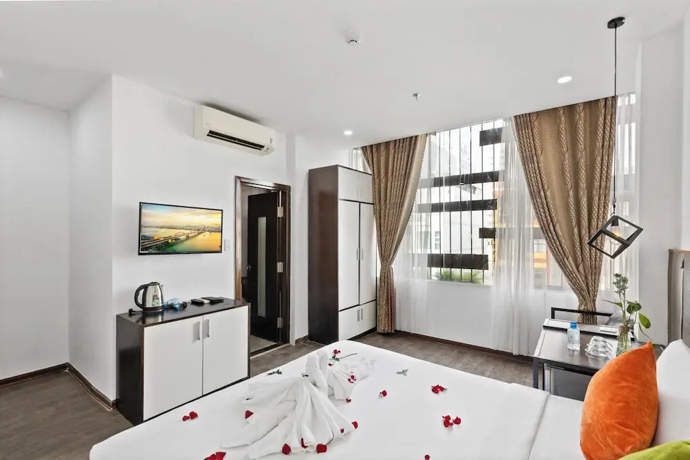 Happy House Hotel & Apartment