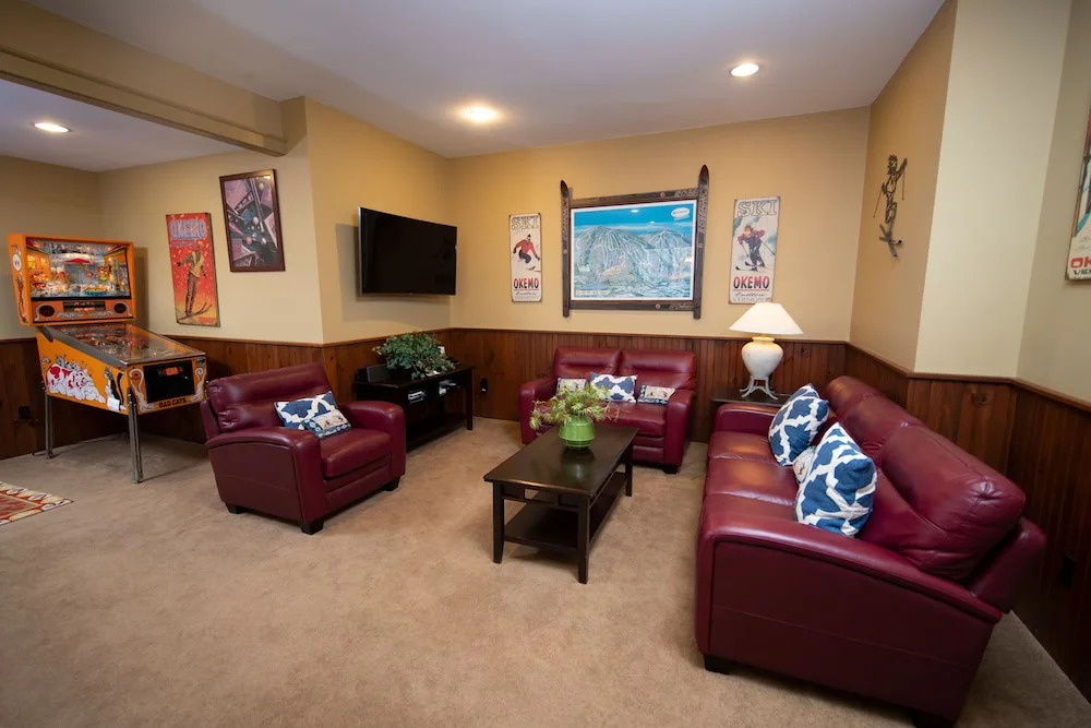 Luxury 6Br Solitude Village- Indoor Bball Court, Private Tub Home