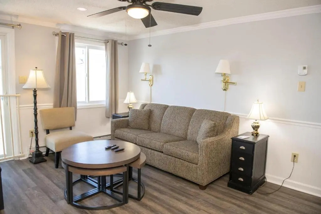 ML 343 Ski-InOut Island Kitchen Steps to Ballhooter Sleeps 6