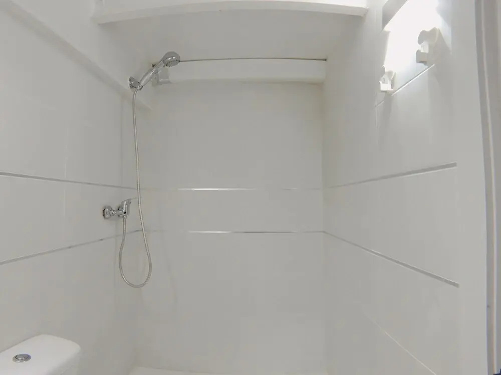 Duplex con cama de 135cm, A/C. WiFi metro Plaza Eiptica