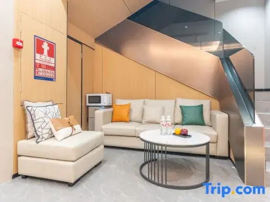 Mumianwan Audio & Video Apartment (Shenzhen Luohu Railway Station Vientiane City Branch)