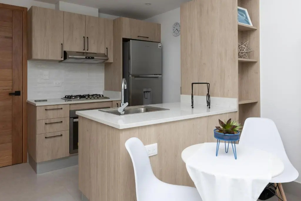 1 Bedroom Apt with Pool, 5 Minutes From Beach
