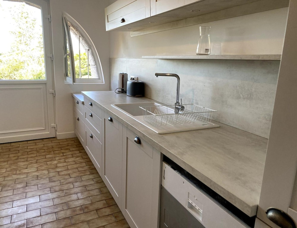 Magnificent Family Villa Near the Ceze River