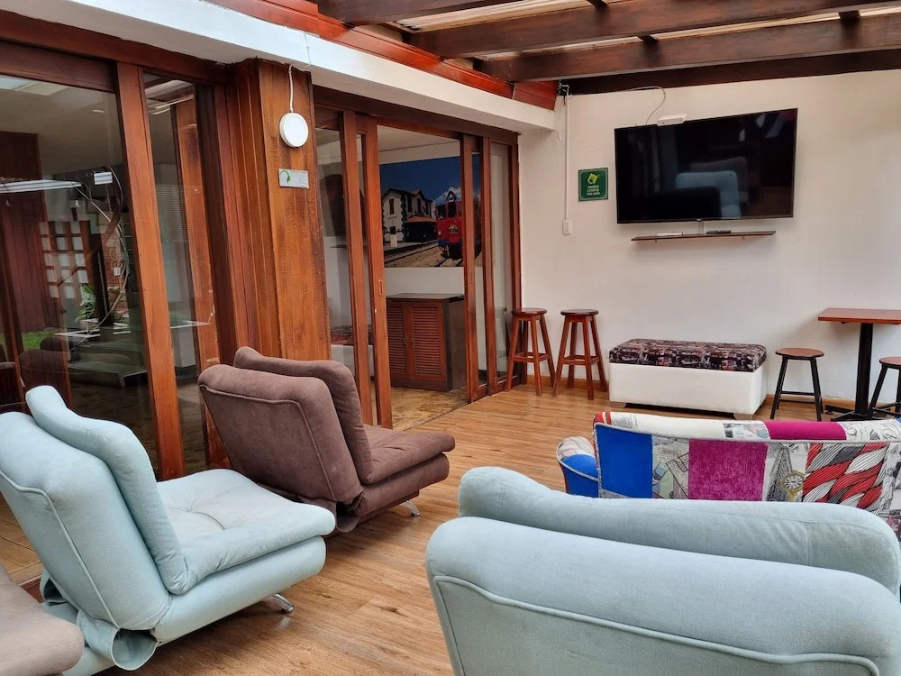 acogedor Hostal usaquen la parada del tren
