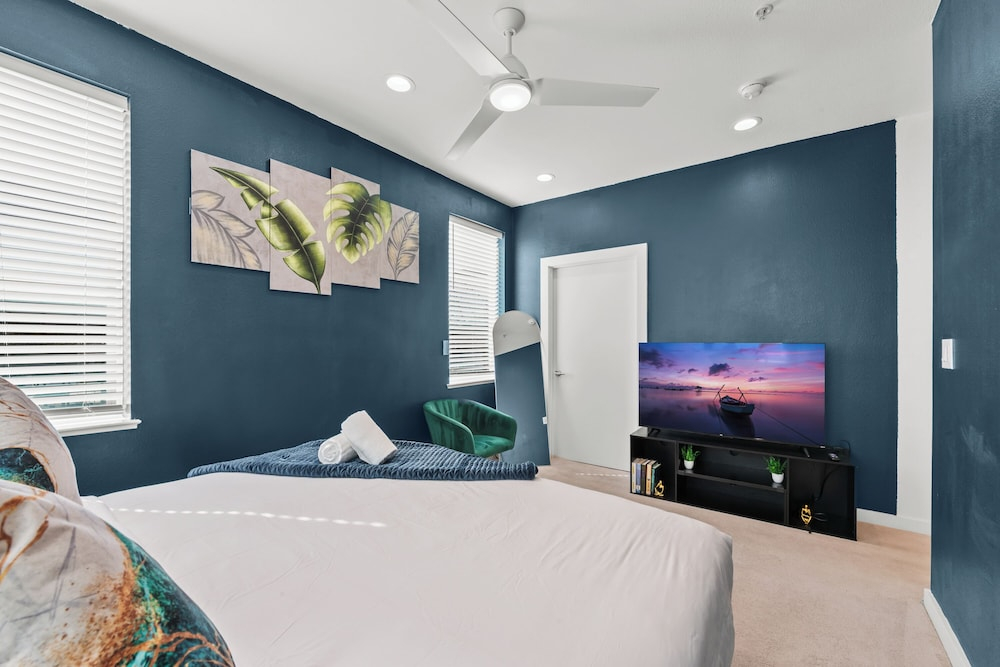Trendy 3BR I Free Parking I Workspace