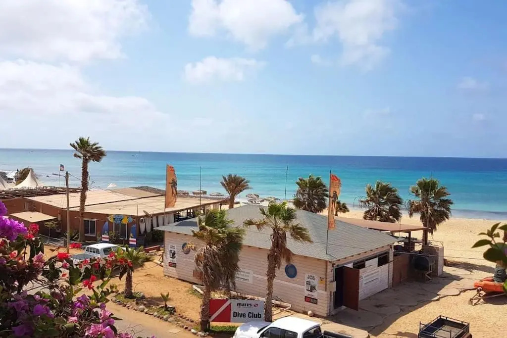 Beach penthouse with rooftopbar and Fiber WiFi, spectacular 180 degrees ocean view