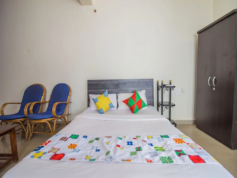 OYO 13211 Home Spacious Studio Morjim Beach