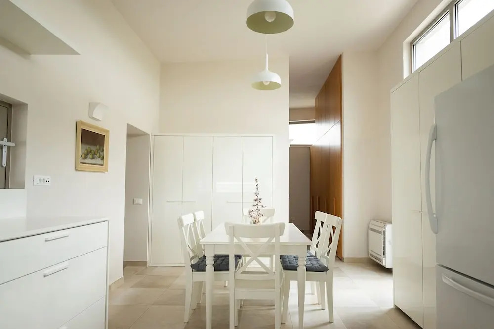Villa - Sleeps 10 - Pool - Parking - Pool Table