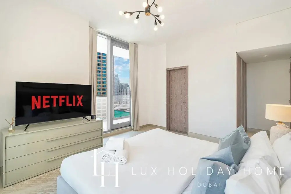 LUX Contemporary Suite Marina View 3