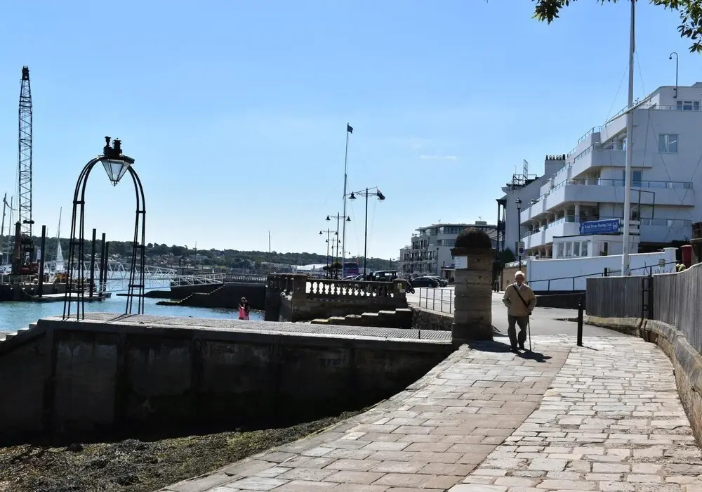 Mulberry 3 bed Cowes Cottage, Solent Views (Sleeps 6)