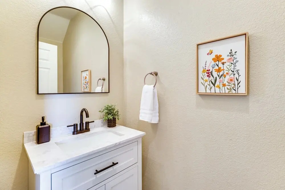 6 Mi to Dtwn Reno: Mtn-view Retreat w/ Fireplace!