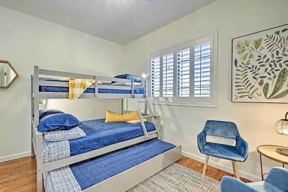 Upscale Phoenix Abode: Walk to South Mountain Park