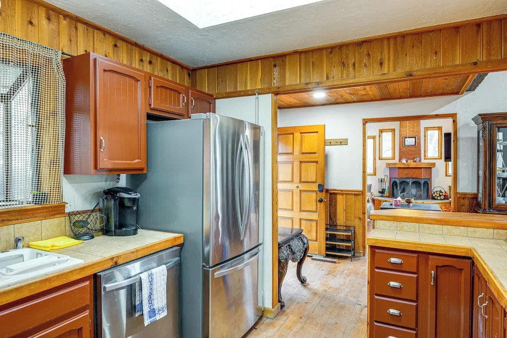 Private Sauna & Mtn-view Deck! Kern County Home
