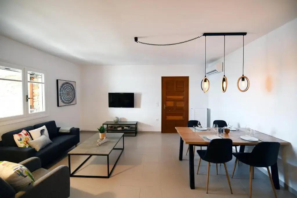 Amazing 2 bedroom apartment overlooking the Marina at Vourkari