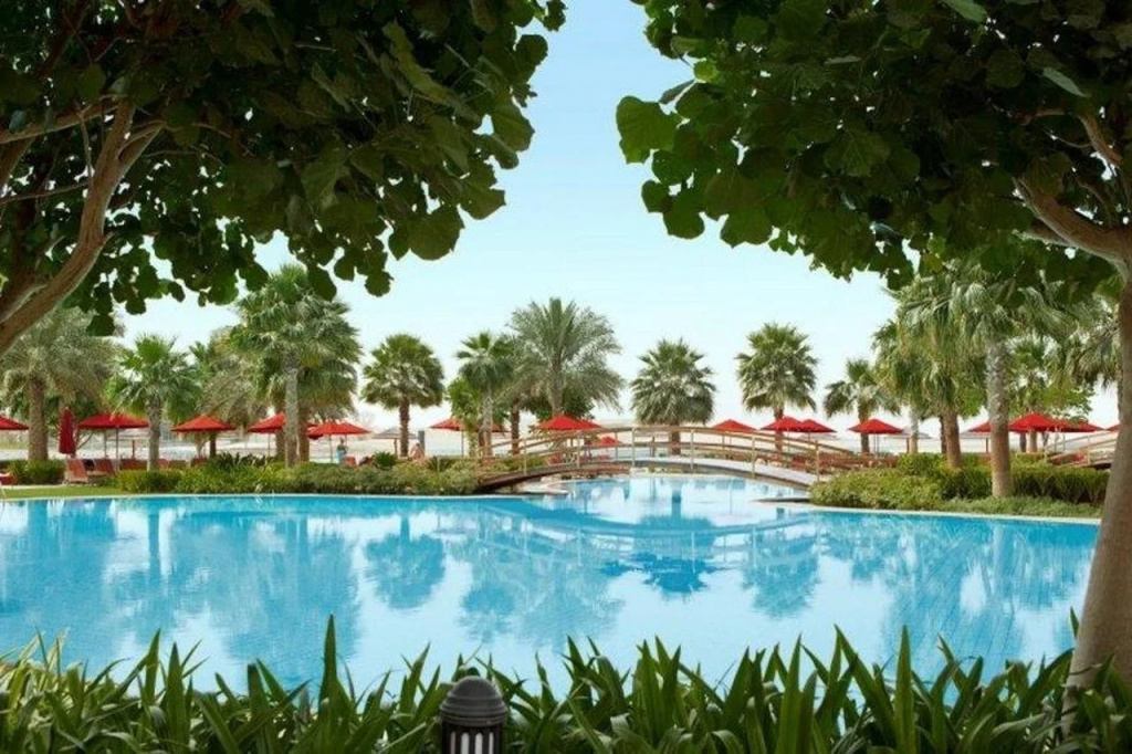 Отель Khalidiya Palace Rayhaan by Rotana