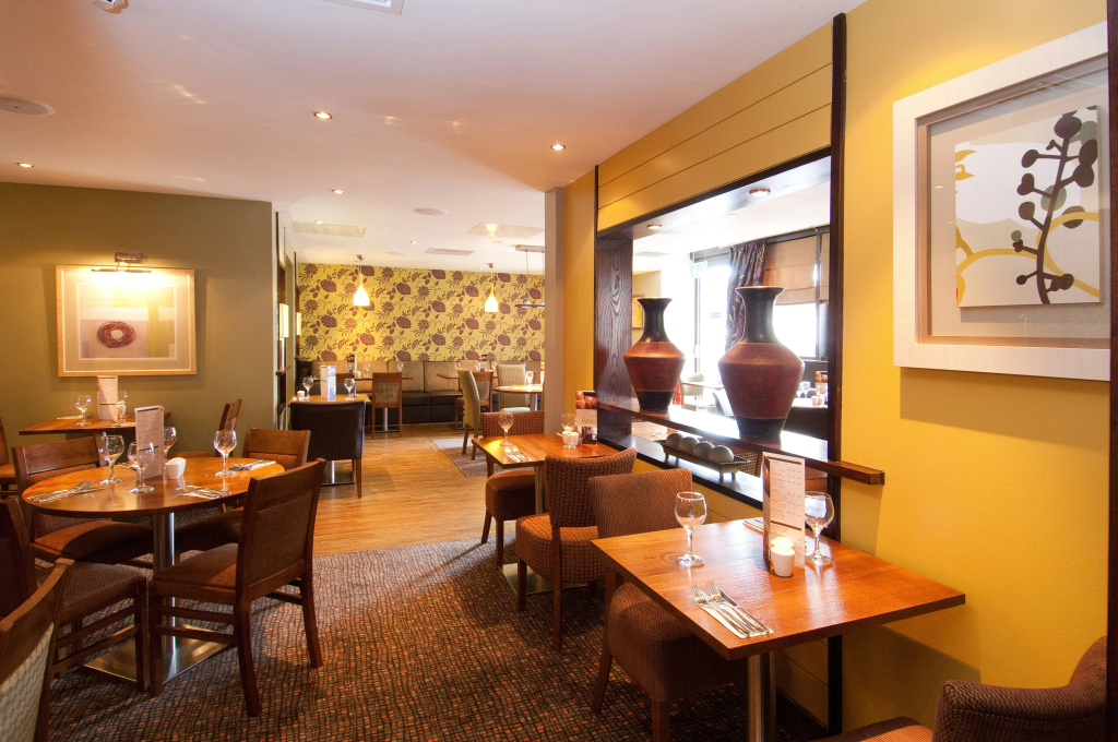 Premier Inn Sunbury - Kempton Park
