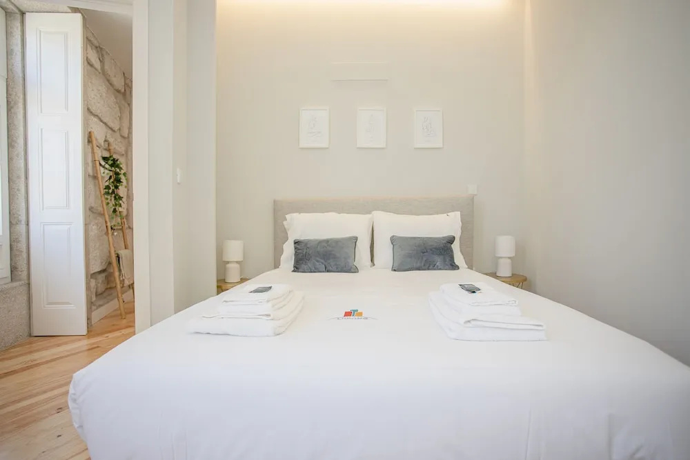 Liiiving - Aliados Stone Apartment