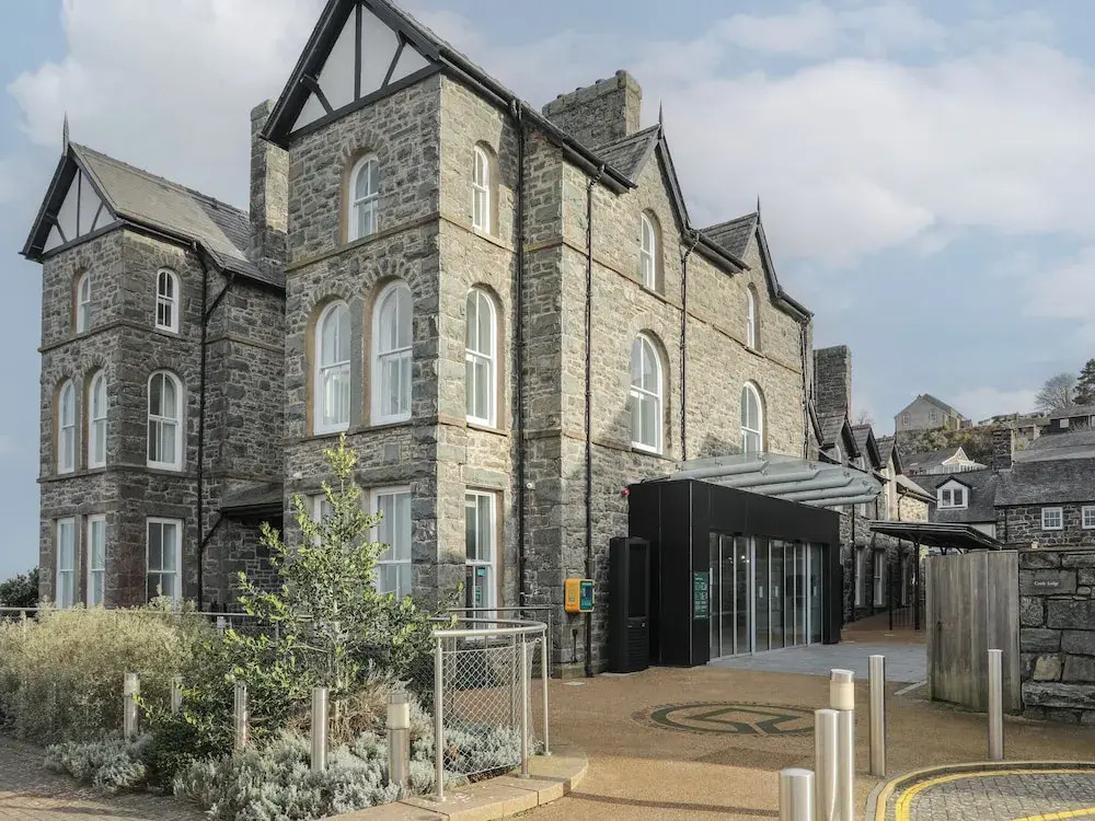 Harlech Apartments - Matholwch