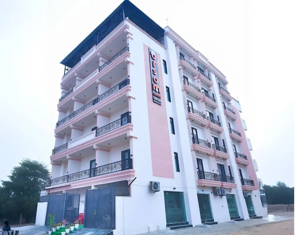 Orsom Stay Rooms with Jacuzzi Sector 53 Gurgaon