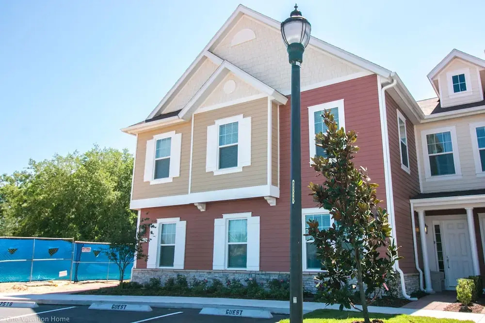 7520 SV Summerville - 4 Bed Townhome With Spa