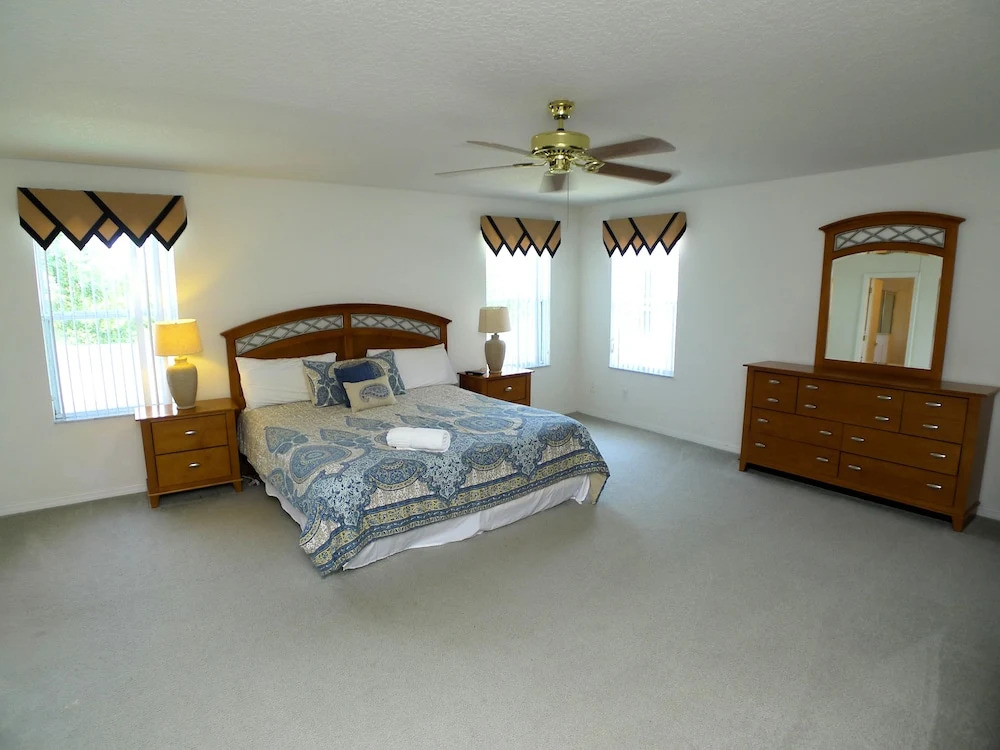 4 Bed Pool Home 253