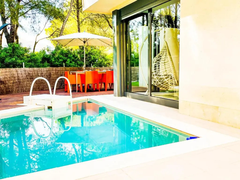 Villa PAM, ALYA Beach House with pool and Hot Tub