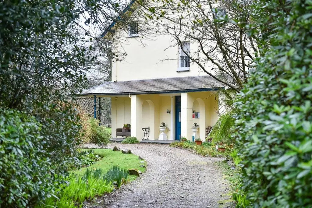 Plas Efailnewydd