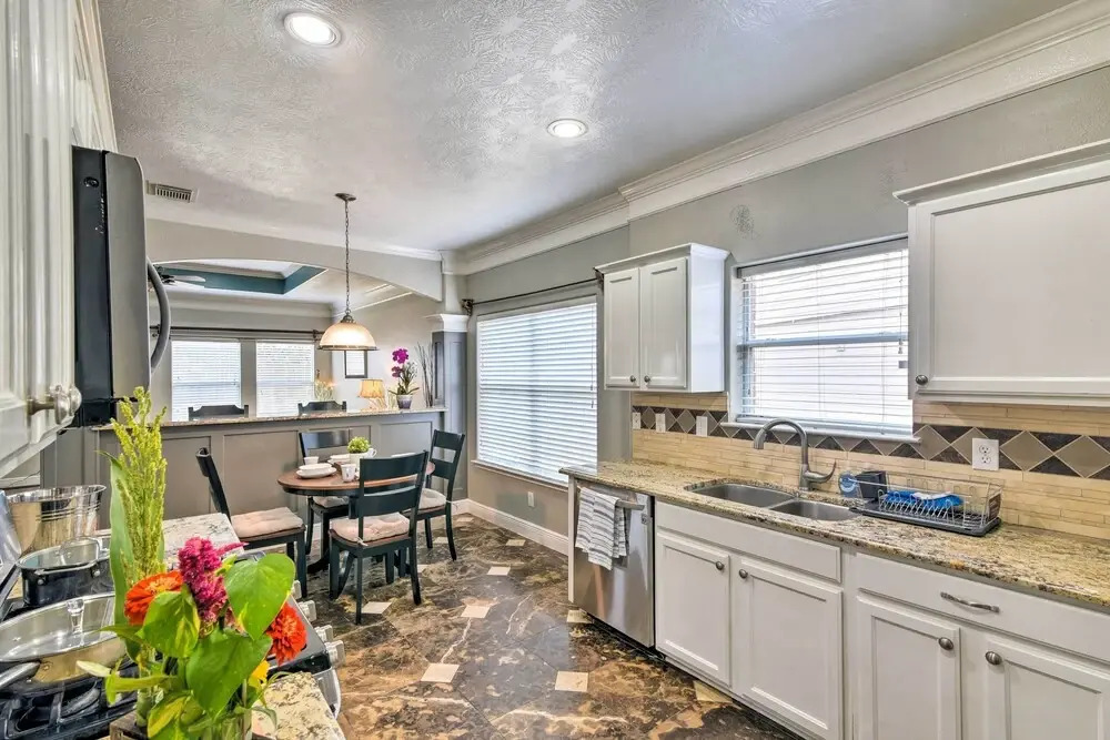 Spacious & Central Katy Retreat: 27 Mi to Houston!