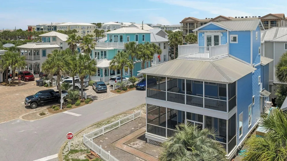 Holiday House by Avantstay Oceanview, Steps to Beach