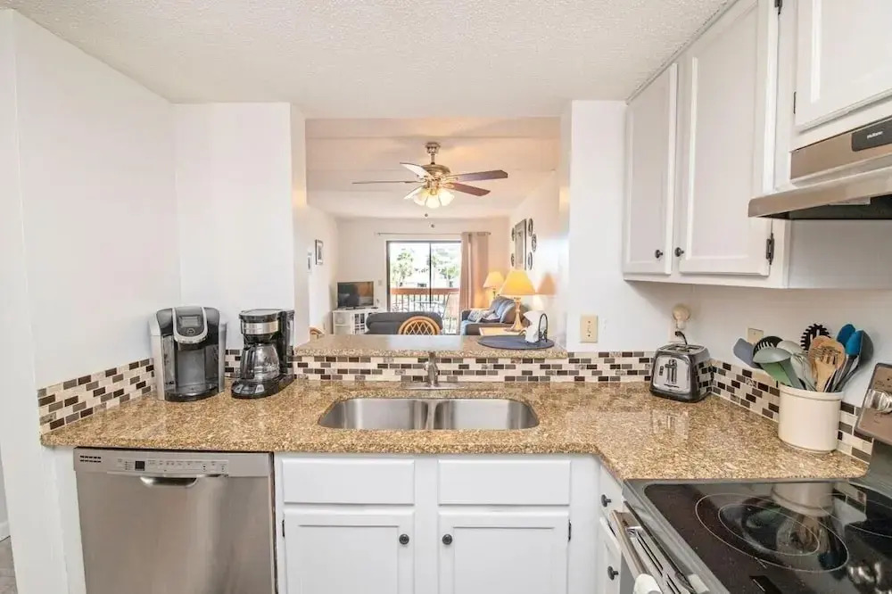 Beach Dreaming ~free Activities~oceanside~resort Amenities 2 Bedroom Condo by RedAwning