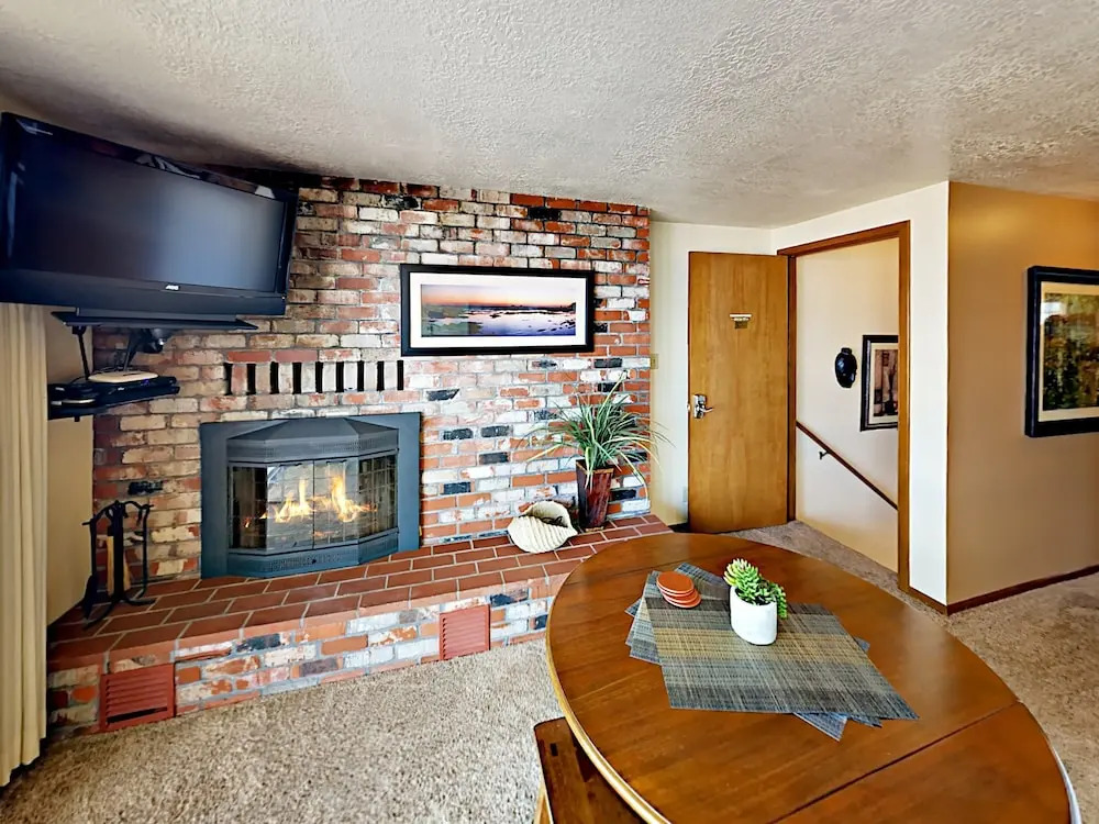 645 N Pacific St Townhouse Unit B 1 Bedroom 1 Bathroom Townhouse