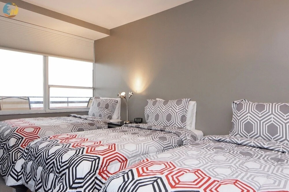 Alexander 1121 3 Bedroom Apts by RedAwning