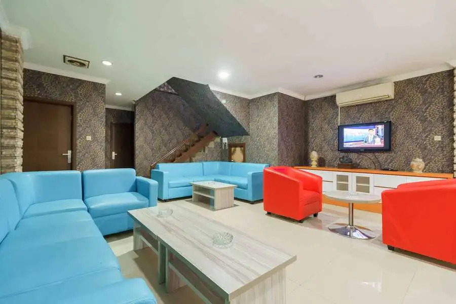 RedDoorz Plus near Lippo Cikarang Mall