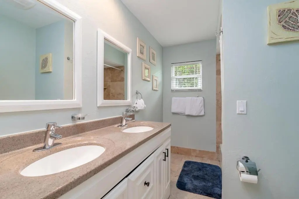 Short Walk to Maple Beach Access I 3/2 w/ Heated Pool
