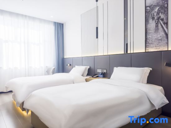 Huaji Wenyue Hotel (Weifang Minzhu Street North High-speed Railway Station)